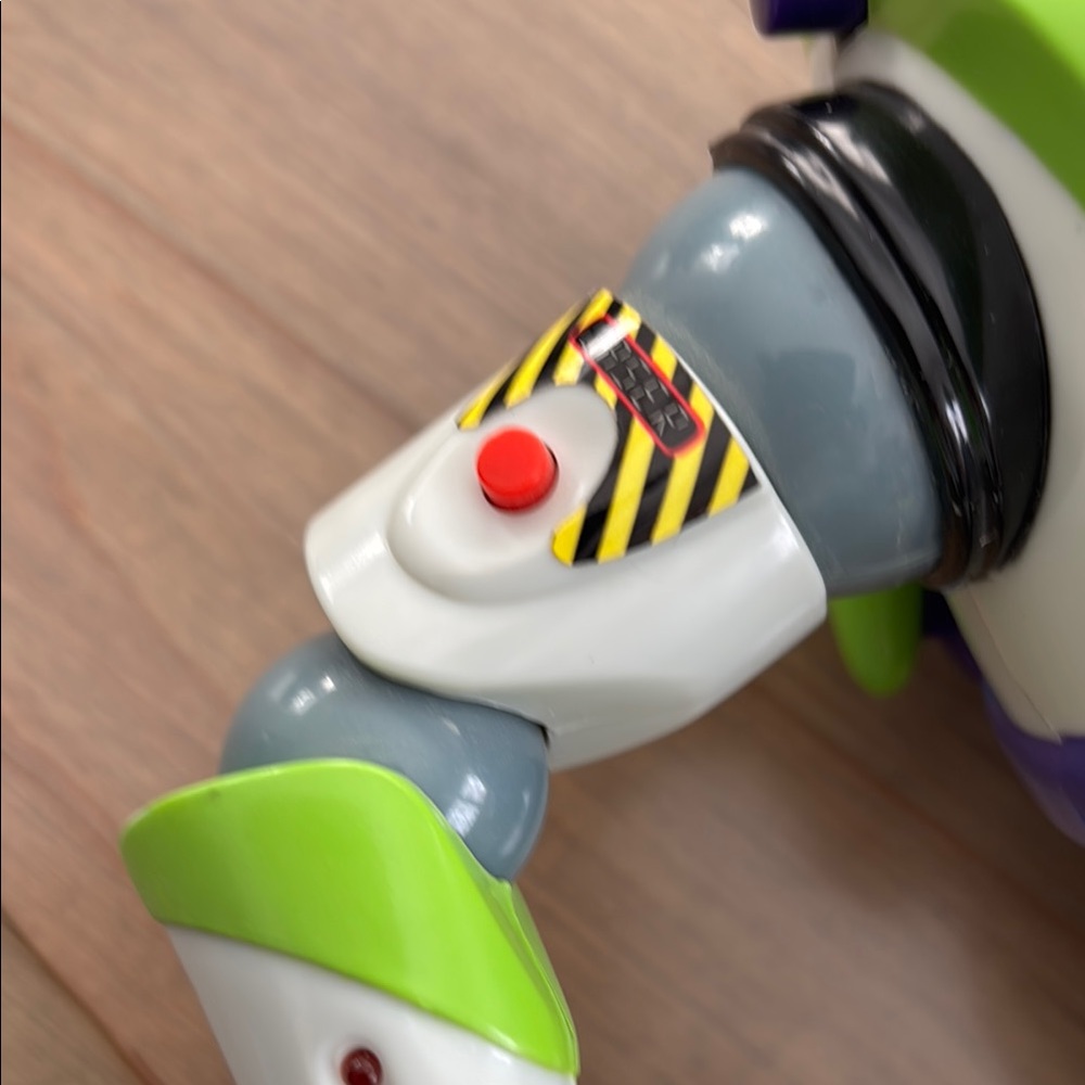 Buzz Lightyear Action Figure - Picture 12 of 15